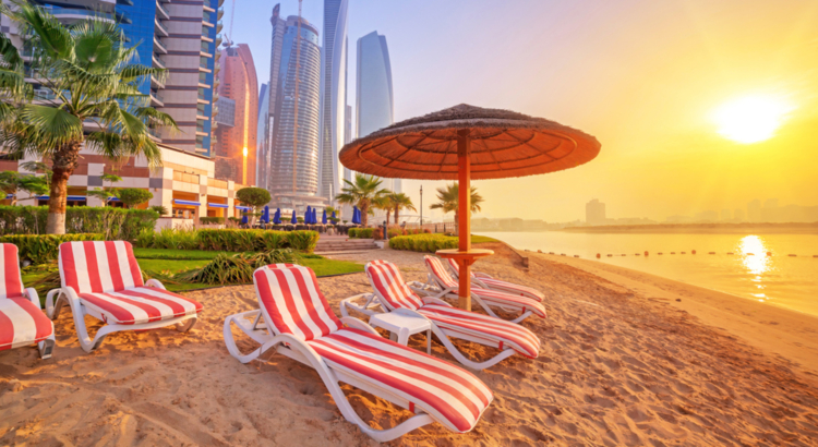 Abu Dhabi Strand Sonnenaufgang iStock Patryk_Kosmider.jpg