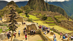 Peru Machu Picchu Touristen iStock Anh Vo.jpg