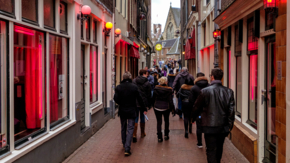 Niederlande Amsterdam Rotlichtviertel iStock Hollandfoto.jpg