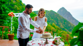 St Lucia Hochzeit Paar Torte Foto Saint Lucia Tourism Authority.jpg