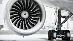 Flughafen München Schnee Flugzeugturbine Flughafen München Friedel.jpg