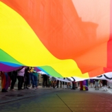 LGBTQ Demonstration Regenbogen iStock Aron M.jpg